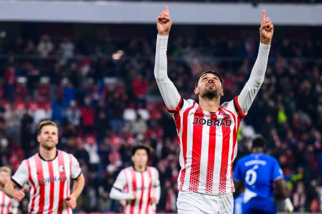 03 December 2025, Baden-Württemberg, Freiburg im Breisgau: Freiburg's Vincenzo Grifo celebrates scoring his side's first goal during the German DFB Cup round of 16 soccer match between SC Freiburg and Darmstadt 98 at Europa-Park Stadium. Photo: Tom Weller/dpa - IMPORTANT NOTICE: DFL and DFB regulations prohibit any use of photographs as image sequences and/or quasi-video.
