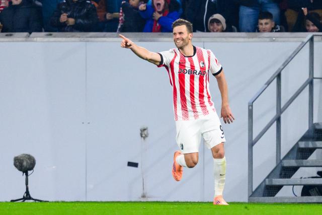 03 December 2025, Baden-Württemberg, Freiburg im Breisgau: Freiburg's Lucas Hoeler celebrates scoring his side's second goal during the German DFB Cup round of 16 soccer match between SC Freiburg and Darmstadt 98 at Europa-Park Stadium. Photo: Tom Weller/dpa - IMPORTANT NOTICE: DFL and DFB regulations prohibit any use of photographs as image sequences and/or quasi-video.