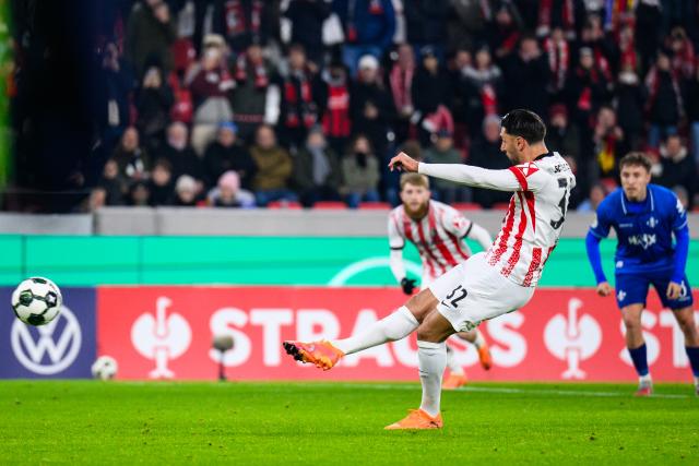 03 December 2025, Baden-Württemberg, Freiburg im Breisgau: Freiburg's Vincenzo Grifo scores his side's first goal during the German DFB Cup round of 16 soccer match between SC Freiburg and Darmstadt 98 at Europa-Park Stadium. Photo: Tom Weller/dpa - IMPORTANT NOTICE: DFL and DFB regulations prohibit any use of photographs as image sequences and/or quasi-video.