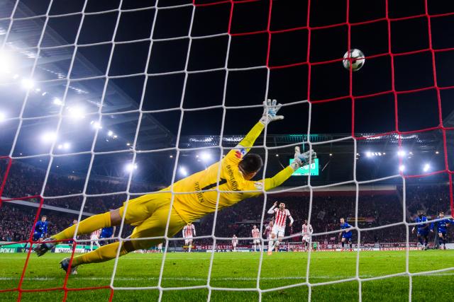 03 December 2025, Baden-Württemberg, Freiburg im Breisgau: Freiburg's Vincenzo Grifo scores his side's first goal during the German DFB Cup round of 16 soccer match between SC Freiburg and Darmstadt 98 at Europa-Park Stadium. Photo: Tom Weller/dpa - IMPORTANT NOTICE: DFL and DFB regulations prohibit any use of photographs as image sequences and/or quasi-video.