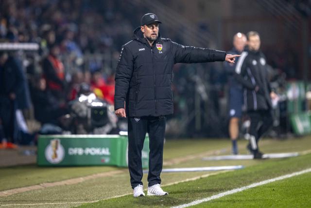 03 December 2024, North Rhine-Westphalia, Bochum: Stuttgart coach Sebastian Hoeness gestures during the German DFB Cup round of 16 soccer match between VfL Bochum and VfB Stuttgart at Vonovia Ruhrstadion. Photo: David Inderlied/dpa - IMPORTANT NOTICE: DFL and DFB regulations prohibit any use of photographs as image sequences and/or quasi-video.