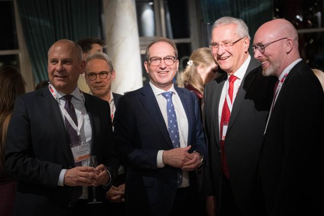 03 December 2025, Bremen: German Minister of the Interior Alexander Dobrindt (C), Minister of the Interior in Bavaria Joachim Herrmann (2nd R) and other participants of the Conference of Interior Ministers (IMK) arrive at the evening reception. The focus is on topics such as the detection of and defense against drones, hybrid threats and the introduction of the new European asylum system (GEAS). Photo: Sina Schuldt/dpa