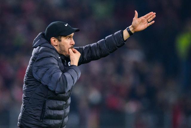 03 December 2025, Baden-Württemberg, Freiburg im Breisgau: Freiburg coach Coach Julian Schuster whistles during the German DFB Cup round of 16 soccer match between SC Freiburg and Darmstadt 98 at Europa-Park Stadium. Photo: Tom Weller/dpa - IMPORTANT NOTICE: DFL and DFB regulations prohibit any use of photographs as image sequences and/or quasi-video.