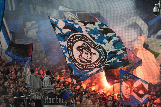 03 December 2025, Hamburg: Hamburger fans set off fireworks in the stands during the German DFB Cup round of 16 soccer match between Hamburger SV and Holstein Kiel at the Volksparkstadion. Photo: Marcus Brandt/dpa - WICHTIGER HINWEIS: Gemäß den Vorgaben der DFL Deutsche Fußball Liga bzw. des DFB Deutscher Fußball-Bund ist es untersagt, in dem Stadion und/oder vom Spiel angefertigte Fotoaufnahmen in Form von Sequenzbildern und/oder videoähnlichen Fotostrecken zu verwerten bzw. verwerten zu lassen.