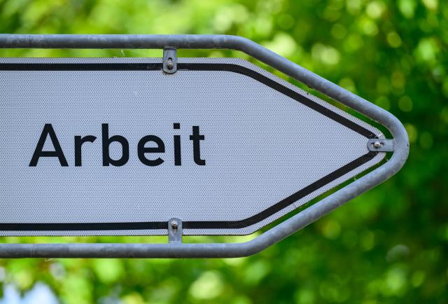 PRODUCTION - 27 May 2025, Brandenburg, Frankfurt (Oder): View of a signpost with the inscription "Arbeit". More than 1 million jobs remained vacant across Germany in the third quarter, as demand for labour continues to be sluggish in Europe's biggest economy, according to figures published on Thursday. Photo: Patrick Pleul/dpa