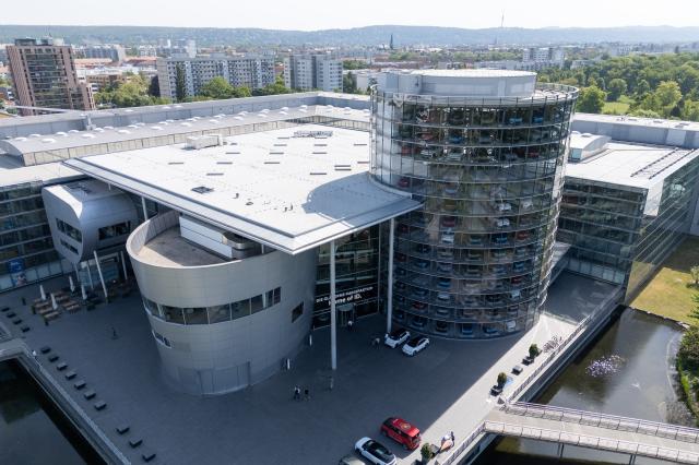 FILED - 14 May 2025, Saxony, Dresden: A view of the site of Volkswagen's Transparent Factory in Dresden. Photo: Sebastian Kahnert/dpa