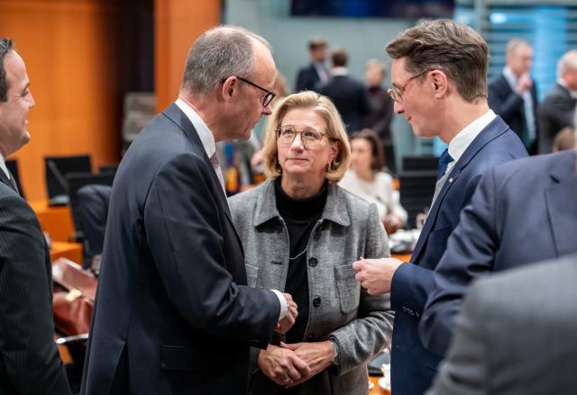 04 December 2025, Berlin: German Chancellor Friedrich Merz (L) talks to Anke Rehlinger, Minister President of Saarland, and Hendrik Wuest, Minister President of North Rhine-Westphalia, before the Minister Presidents' Conference with the heads of the federal states. Photo: Michael Kappeler/dpa