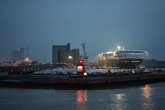 05 December 2025, Lower Saxony, Emden: View of the car loading area in Emden. Photo: Lars Penning/dpa