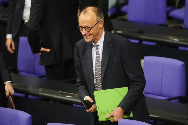 05 December 2025, Berlin: German Chancellor Friedrich Merz arrives for the German Bundestag session on the modernization of military service. Photo: Kay Nietfeld/dpa