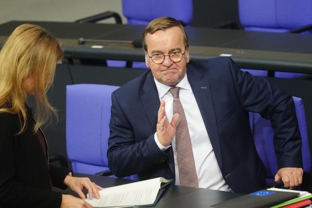 05 December 2025, Berlin: Boris Pistorius, Germany's Minister of Defence, gestures during the German Bundestag session on the modernization of military service. Photo: Kay Nietfeld/dpa