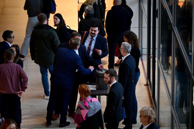 05 December 2025, Berlin: Boris Pistorius (C), Germany's Minister of Defence, casts his voting card in the German Bundestag during a roll-call vote on the law for a new military service. Photo: Sebastian Christoph Gollnow/dpa