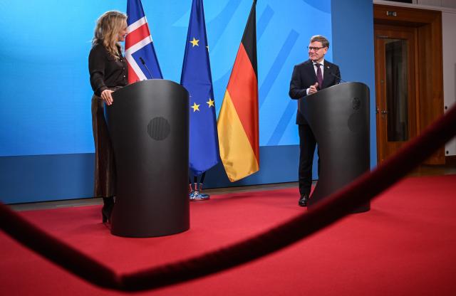 05 December 2025, Berlin: Germany's Foreign Minister Johann Wadephul (R) and his Icelandic counterpart Thorgerdur Katrin Gunnarsdottir hold a joint press conference following their joint meeting. Photo: Britta Pedersen/dpa