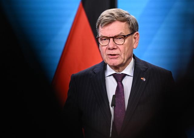 05 December 2025, Berlin: Germany's Foreign Minister Johann Wadephul speaks during a joint press conference with his Icelandic counterpart Thorgerdur Katrin Gunnarsdottir (not pictured) following their meeting. Photo: Britta Pedersen/dpa