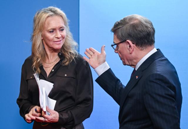 05 December 2025, Berlin: Germany's Foreign Minister Johann Wadephul (R) and his Icelandic counterpart Thorgerdur Katrin Gunnarsdottir hold a joint press conference following their joint meeting. Photo: Britta Pedersen/dpa
