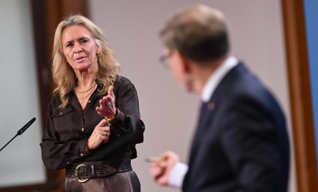 05 December 2025, Berlin: Germany's Foreign Minister Johann Wadephul (R) and his Icelandic counterpart Thorgerdur Katrin Gunnarsdottir hold a joint press conference following their joint meeting. Photo: Britta Pedersen/dpa