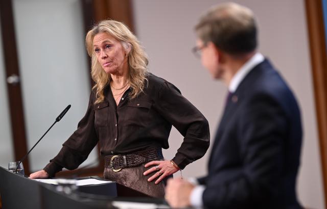 05 December 2025, Berlin: Germany's Foreign Minister Johann Wadephul (R) and his Icelandic counterpart Thorgerdur Katrin Gunnarsdottir hold a joint press conference following their joint meeting. Photo: Britta Pedersen/dpa