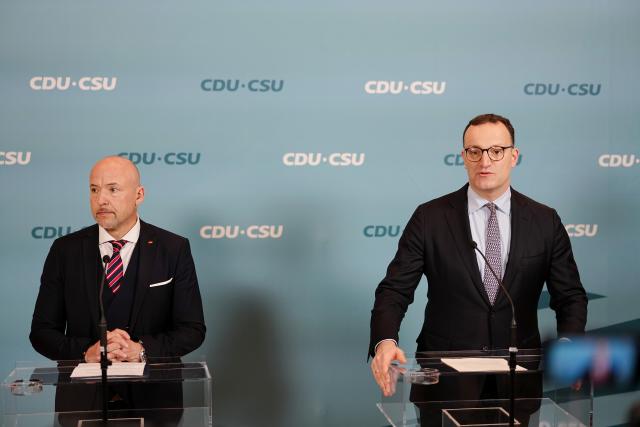 05 December 2025, Berlin: Alexander Hoffmann (L), CSU parliamentary group leader in the German Bundestag, Jens Spahn, CDU/CSU parliamentary group leader in the German Bundestag, makes a statement after the results of the vote are announced. The Bundestag has passed the controversial pension law of the black-red government with an absolute majority. Photo: Kay Nietfeld/dpa