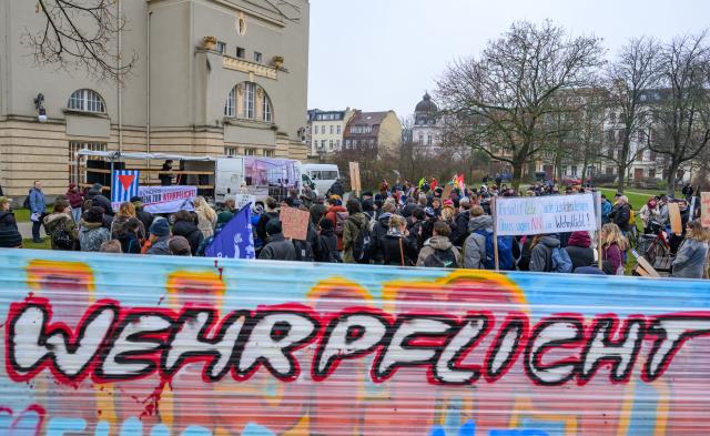 05 December 2025, Brandenburg, Cottbus: Pupils take part in the nationwide school strike and demonstrate against the introduction of compulsory military service. Photo: Patrick Pleul/dpa