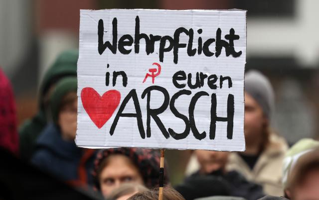05 December 2025, Mecklenburg-Western Pomerania, Rostock: Pupils take part in the nationwide school strike and demonstrate against the introduction of compulsory military service. Photo: Bernd Wüstneck/dpa