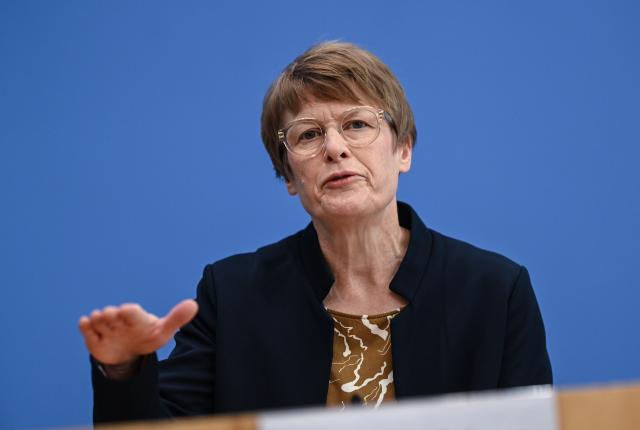FILED - 12 November 2025, Berlin: Veronika Grimm speaks at the presentation of the 2025/26 annual report by the German Council of Economic Experts. Photo: Britta Pedersen/dpa
