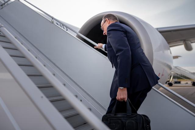 06 December 2025, Brandenburg, Schönefeld: Germany's Chancellor Friedrich Merz arrives at BER Airport to depart for his inaugural visits to Jordan and Israel. Photo: Michael Kappeler/dpa