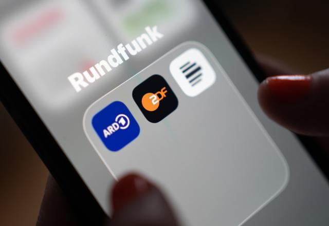 FILED - 28 November 2025, Hamburg: The app icons of ARD, ZDF and Deutschlandfunk can be seen in the "Broadcasting" folder on a smartphone. Streaming services and broadcasters, both public and private, plan to invest a total of ·15.5 billion ($18 billion) in Germany's film sector over the next five years, dpa has learnt from government sources. Photo: Marcus Brandt/dpa