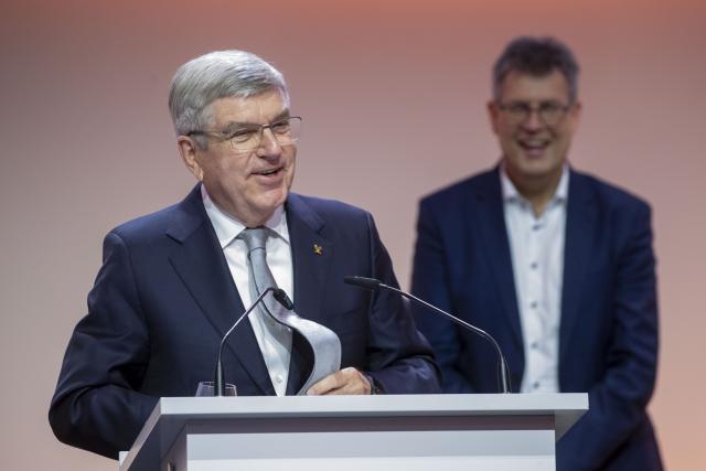 06 December 2025, Hesse, Frankfurt/Main: Former International Olympic Committee (IOC) President Thomas Bach (L) and German Olympic Sports Federation (DOSB) President Thomas Weikert at the DOSB General Assembly in Frankfurt. The meeting will vote today on a bid for the Olympic and Paralympic Games in Germany. Photo: Helmut Fricke/dpa