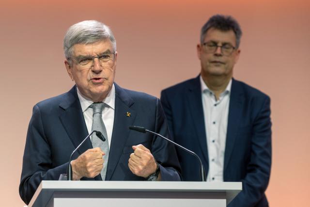 06 December 2025, Hesse, Frankfurt/Main: Former International Olympic Committee (IOC) President Thomas Bach (L) and German Olympic Sports Federation (DOSB) President Thomas Weikert at the DOSB General Assembly in Frankfurt. The meeting will vote today on a bid for the Olympic and Paralympic Games in Germany. Photo: Helmut Fricke/dpa