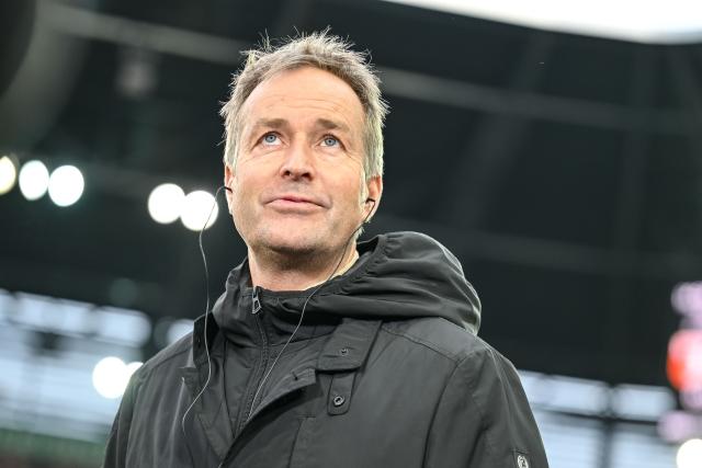 06 December 2025, Bavaria, Augsburg: Bayer Leverkusen Coach Kasper Hjulmand is pictured before the German Bundesliga soccer match between FC Augsburg and Bayer Leverkusen at the WWK-Arena. Photo: Harry Langer/dpa - IMPORTANT NOTICE: DFL and DFB regulations prohibit any use of photographs as image sequences and/or quasi-video.
