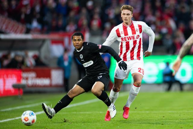06 December 2025, North Rhine-Westphalia, Cologne: Cologne's Sebastian Sebulonsen (R) and Pauli's Joel Chima Fujita battle for the ball during the German Bundesliga soccer match between 1. FC Cologne and FC St. Pauli at the RheinEnergieStadion. Photo: Rolf Vennenbernd/dpa - IMPORTANT NOTICE: DFL and DFB regulations prohibit any use of photographs as image sequences and/or quasi-video.
