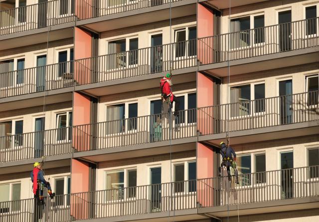 06 December 2025, Saxony, Chemnitz: Memebers of the Chemnitz fire department's height rescue team abseil down the facade of the hospital in Christmas costumes. For the past five years, fire department rescuers have been organizing an abseiling campaign at children's hospitals across Germany on St. Nicholas' Day and delighting patients and staff with small gifts. Photo: Sebastian Willnow/dpa