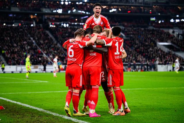 06 December 2025, Baden-Württemberg, Stuttgart: Bayern Munich's Harry Kane celebrates scoring his side's fourth goal with teammates during the German Bundesliga socce rmatch between VfB Stuttgart and FC Bayern Munich at the MHPArena. Photo: Tom Weller/dpa - IMPORTANT NOTICE: DFL and DFB regulations prohibit any use of photographs as image sequences and/or quasi-video.