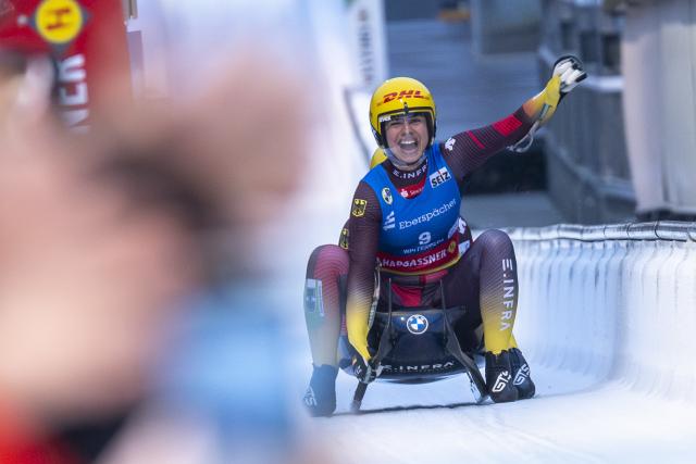 06 December 2025, North Rhine-Westphalia, Winterberg: Germany's team of Jessica Degenhardt and Cheyenne Rosenthal cheers at the finish line of the Women's doubles competition of the Luge World Cup in Winterberg. Photo: David Inderlied/dpa