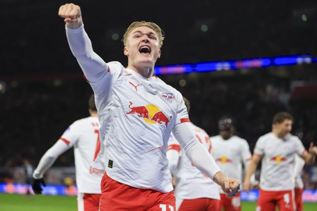 06 December 2025, Saxony, Leipzig: Leipzig's Conrad Harder celebrates scoring his side's first goal during the German Bundesliga soccer match between RB Leipzig and Eintracht Frankfurt at the Red Bull Arena. Photo: Jan Woitas/dpa - IMPORTANT NOTICE: DFL and DFB regulations prohibit any use of photographs as image sequences and/or quasi-video.