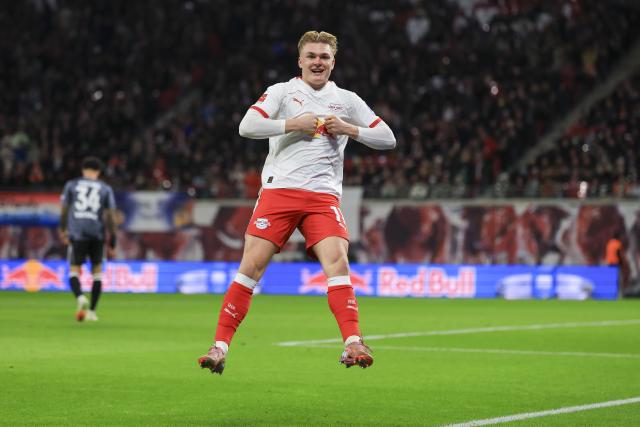 06 December 2025, Saxony, Leipzig: Leipzig's Conrad Harder celebrates scoring his side's first goal during the German Bundesliga soccer match between RB Leipzig and Eintracht Frankfurt at the Red Bull Arena. Photo: Jan Woitas/dpa - IMPORTANT NOTICE: DFL and DFB regulations prohibit any use of photographs as image sequences and/or quasi-video.