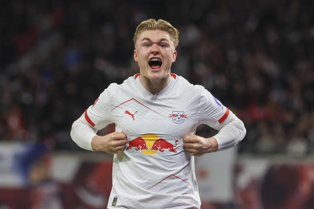 06 December 2025, Saxony, Leipzig: Leipzig's Conrad Harder celebrates scoring his side's first goal during the German Bundesliga soccer match between RB Leipzig and Eintracht Frankfurt at the Red Bull Arena. Photo: Jan Woitas/dpa - IMPORTANT NOTICE: DFL and DFB regulations prohibit any use of photographs as image sequences and/or quasi-video.