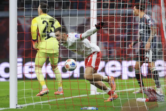 06 December 2025, Saxony, Leipzig: Leipzig's Christoph Baumgartner celebrates scoring his side's second goal during the German Bundesliga soccer match between RB Leipzig and Eintracht Frankfurt at the Red Bull Arena. Photo: Jan Woitas/dpa - IMPORTANT NOTICE: DFL and DFB regulations prohibit any use of photographs as image sequences and/or quasi-video.