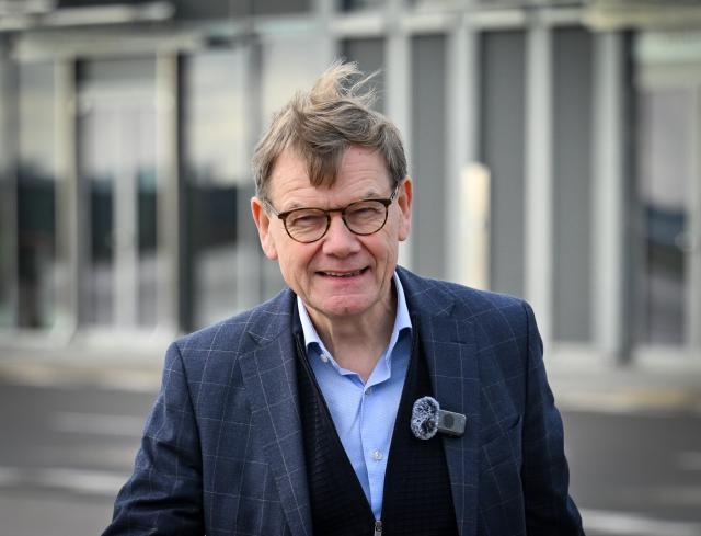 07 December 2025, Brandenburg, Schönefeld: German Foreign Minister Johann Wadephul arrives at the military section of Berlin-Brandenburg Airport (BER) for his departure to Beijing. Photo: Soeren Stache/dpa
