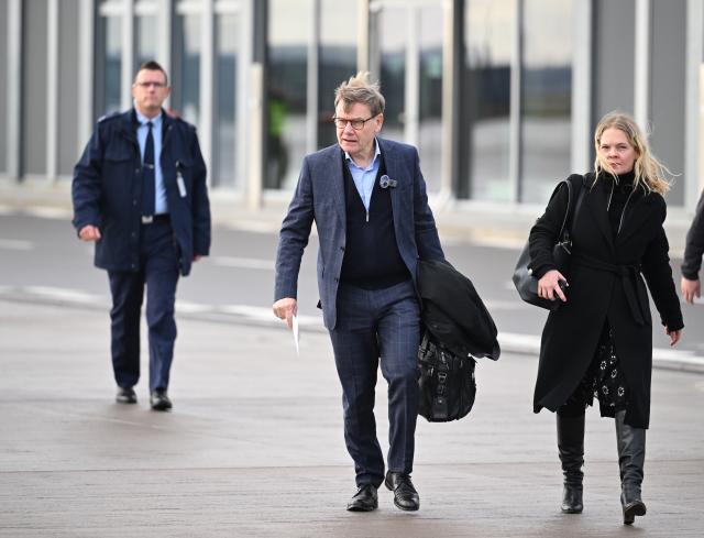 07 December 2025, Brandenburg, Schönefeld: German Foreign Minister Johann Wadephul (C) arrives at the military section of Berlin-Brandenburg Airport (BER) for his departure to Beijing. Kathrin Deschauer, spokesperson for the Minister, walks next to him. Photo: Soeren Stache/dpa