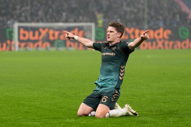 07 December 2025, Hamburg: Werder Bremen's Jens Stage celebrates scoring his side's first goal during the German Bundesliga soccer match between Hamburger SV and SV Werder Bremen at the Volksparkstadion. Photo: Marcus Brandt/dpa - IMPORTANT NOTICE: DFL and DFB regulations prohibit any use of photographs as image sequences and/or quasi-video.