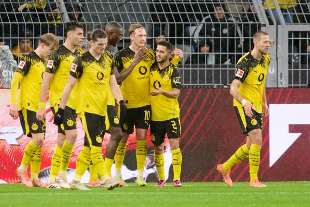 07 December 2025, North Rhine-Westphalia, Dortmund: Borussia Dortmund's Julian Brandt (3rd R) celebrates scoring his side's first goal with teammates during the German Bundesliga soccer match between Borussia Dortmund and TSG 1899 Hoffenheim at Signal Iduna Park. Photo: Bernd Thissen/dpa - IMPORTANT NOTE: In accordance with the regulations of the DFL German Football League and the DFB German Football Association, it is prohibited to utilize or have utilized photographs taken in the stadium and/or of the match in the form of sequential images and/or video-like photo series.