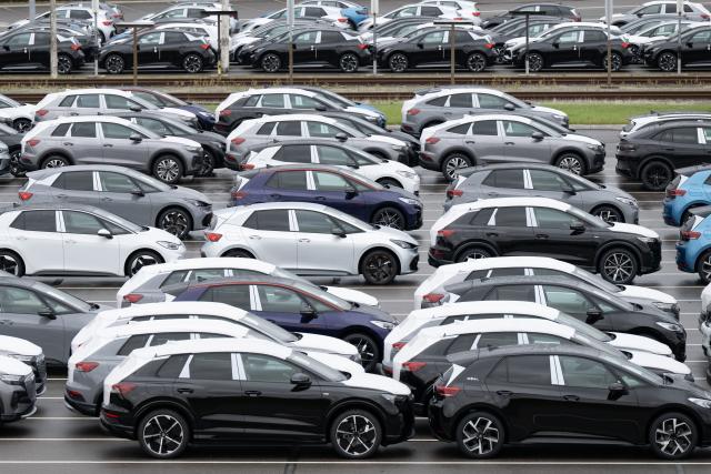 FILED - 08 October 2025, Saxony, Zwickau: New vehicles from the Volkswagen Saxony plant are waiting for delivery in a plant parking lot. Photo: Sebastian Kahnert/dpa