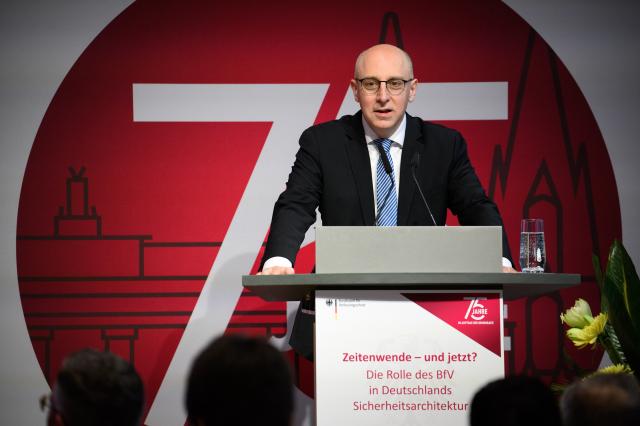 08 December 2025, Berlin: Sinan Selen, President of the Federal Office for the Protection of the Constitution (BfV), speaks at the 21st symposium of the Federal Office for the Protection of the Constitution (BfV). Under the heading "Turning point - and now?", the one-day event will shed light on the role of the BfV in Germany's security architecture. Photo: Bernd von Jutrczenka/dpa
