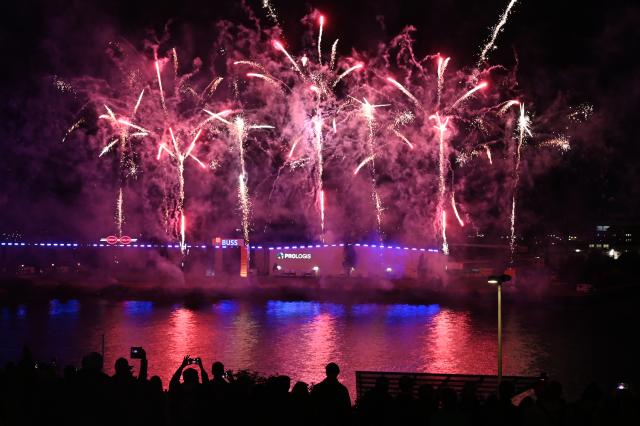 FILED - 12 September 2025, Hamburg: Cruise Days visitors watch the fireworks at the end of the first day of the event. Photo: David Hammersen/dpa