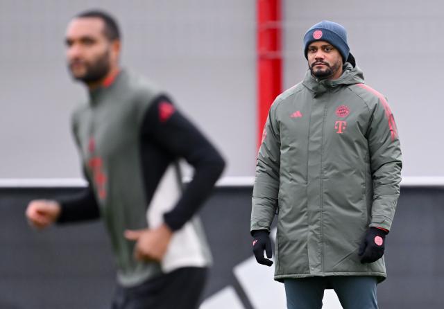 08 December 2025, Bavaria, Munich: FC Bayern Coach Vincent Kompany watches over a training session ahead of Tuesday's UEFA Champions League soccer match against Sporting, at the training ground at Saebener Strasse. Photo: Sven Hoppe/dpa