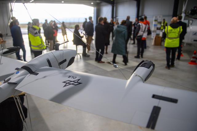 08 December 2025, Saxony-Anhalt, Cochstedt: A Vector drone from the company "Quantum Systems" hangs in a hangar at the German Aerospace Center's (DLR) Test Center for Unmanned Aerial Systems. An event was held at the DLR Test Center for Unmanned Aircraft Systems at which DLR provided information about the prospects for drone research. Photo: Klaus-Dietmar Gabbert/dpa