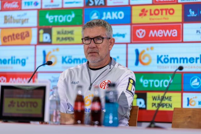08 December 2025, Rhineland-Palatinate, Mainz: Swiss football manager Urs Fischer attends his presentation press conference as the new FSV Mainz 05 coach. Photo: Jörg Halisch/dpa
