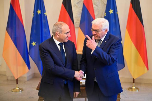 09 December 2025, Berlin: German President Frank-Walter Steinmeier receives Armenia's Prime Minister Nikol Pashinyan (L) at Bellevue Palace. Photo: Sebastian Gollnow/dpa