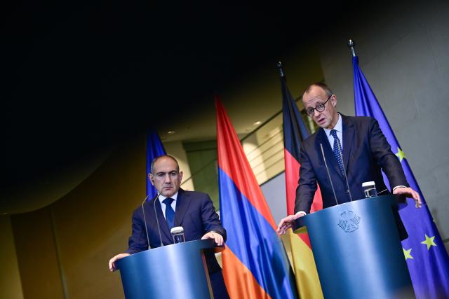 09 December 2025, Berlin: Germany's Chancellor Friedrich Merz (R) speaks during a joint press conference with Nikol Pashinyan (L), Armenia's Prime Minister, at the German Chancellery. Photo: Sebastian Christoph Gollnow/dpa