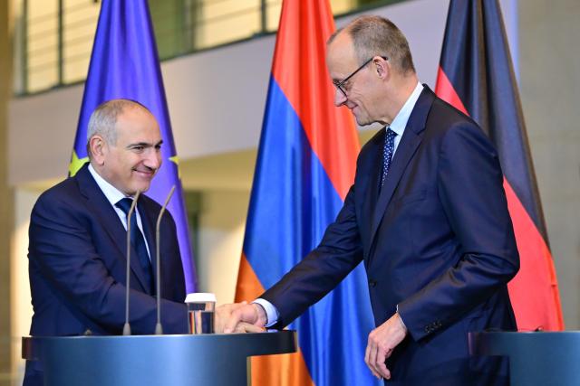 09 December 2025, Berlin: Germany's Chancellor Friedrich Merz (R) shakes hands with Armenia's Prime Minister Nikol Pashinyan (L) following their joint press conference at the German Chancellery. Photo: Sebastian Gollnow/dpa